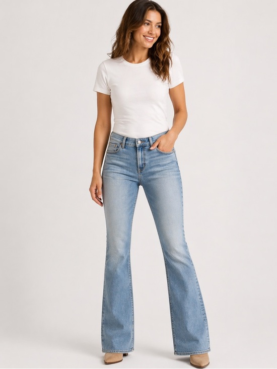 Old Navy Denim - Old Navy Kicker Boot Cut Jeans Light Wash Mid Rise‎ Denim Women's 12 short